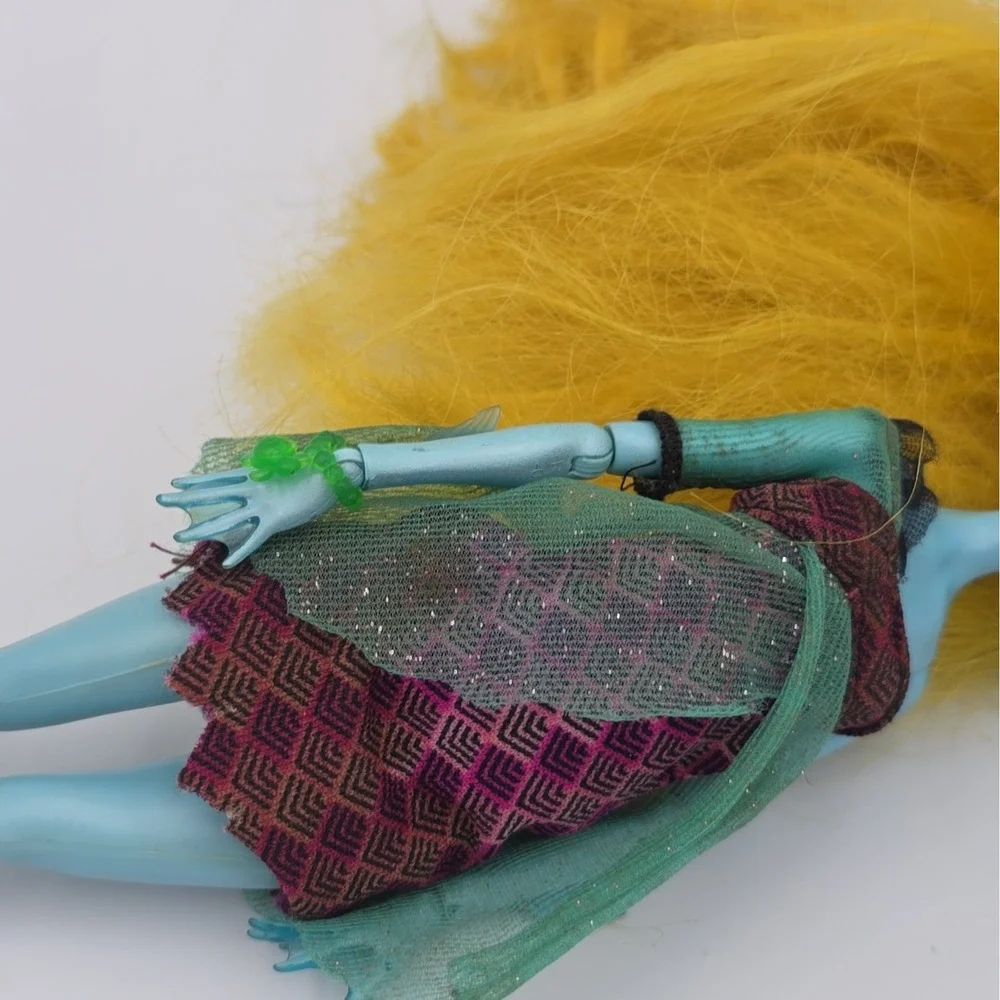 Monster High 13 Wishes Lagoona Blue Doll with Leg Fins - Not Complete 2009